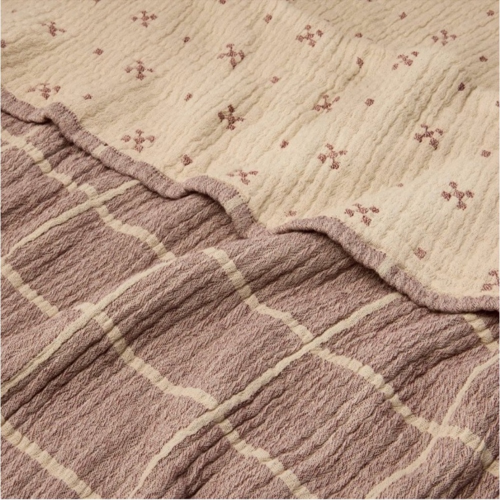 Hearth & Hand Magnolia Grid Matelassé Throw Blanket Burgundy/ Beige - - Picture 3 of 3